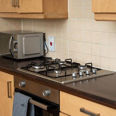 Luxury 2 Bed Apartment - Near Heathrow, Legoland, Windsor Слау Экстерьер фото