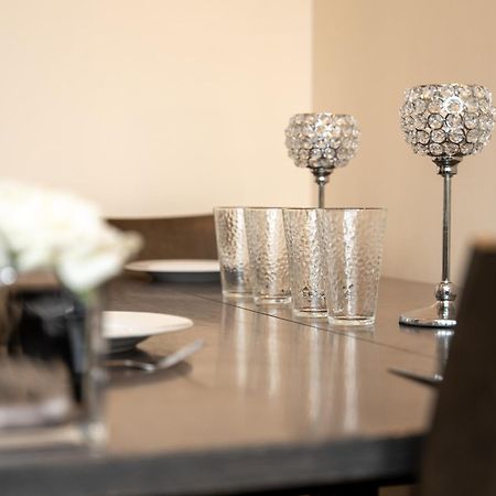 Luxury 2 Bed Apartment - Near Heathrow, Legoland, Windsor Слау Экстерьер фото