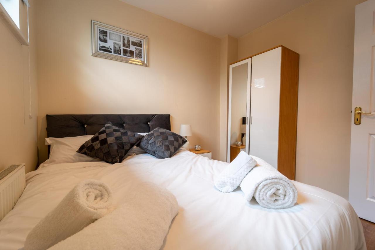 Luxury 2 Bed Apartment - Near Heathrow, Legoland, Windsor Слау Экстерьер фото