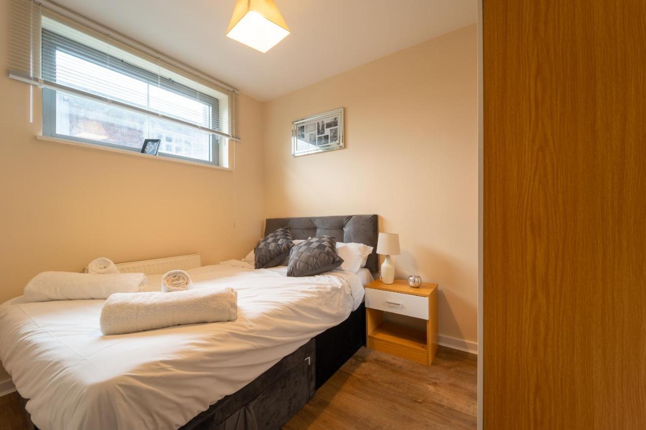 Luxury 2 Bed Apartment - Near Heathrow, Legoland, Windsor Слау Экстерьер фото