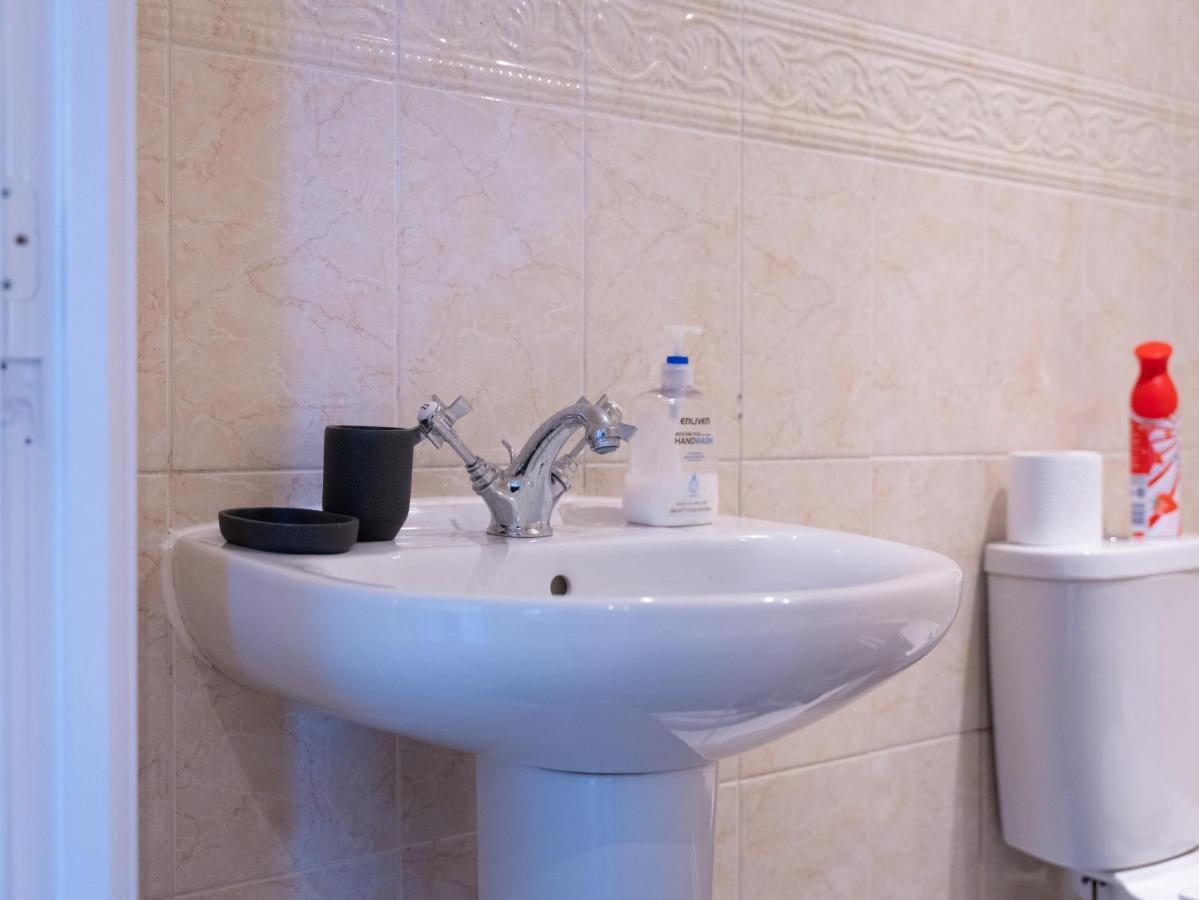 Luxury 2 Bed Apartment - Near Heathrow, Legoland, Windsor Слау Экстерьер фото