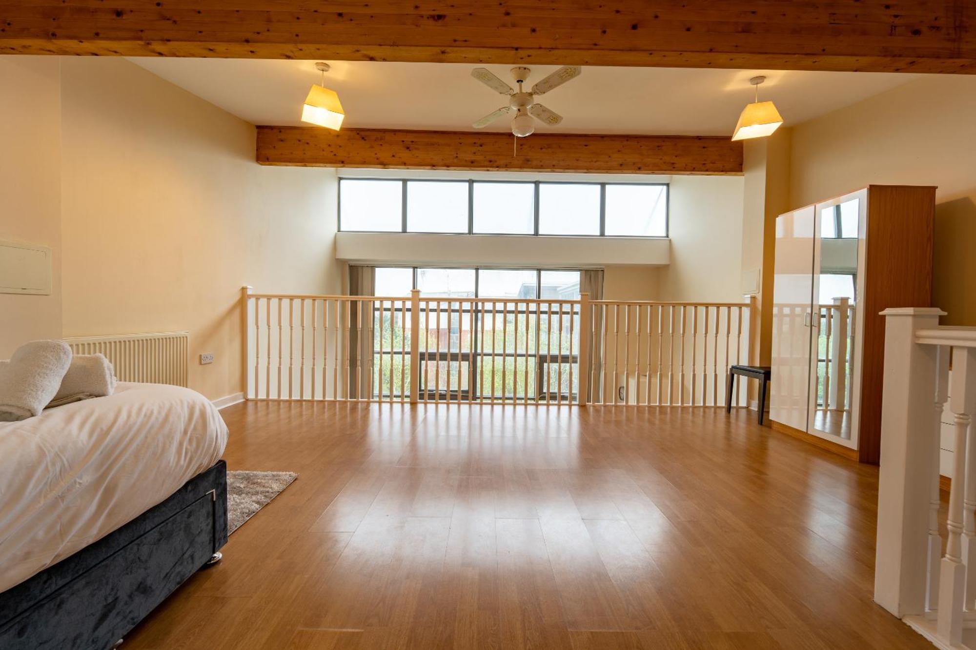 Luxury 2 Bed Apartment - Near Heathrow, Legoland, Windsor Слау Экстерьер фото