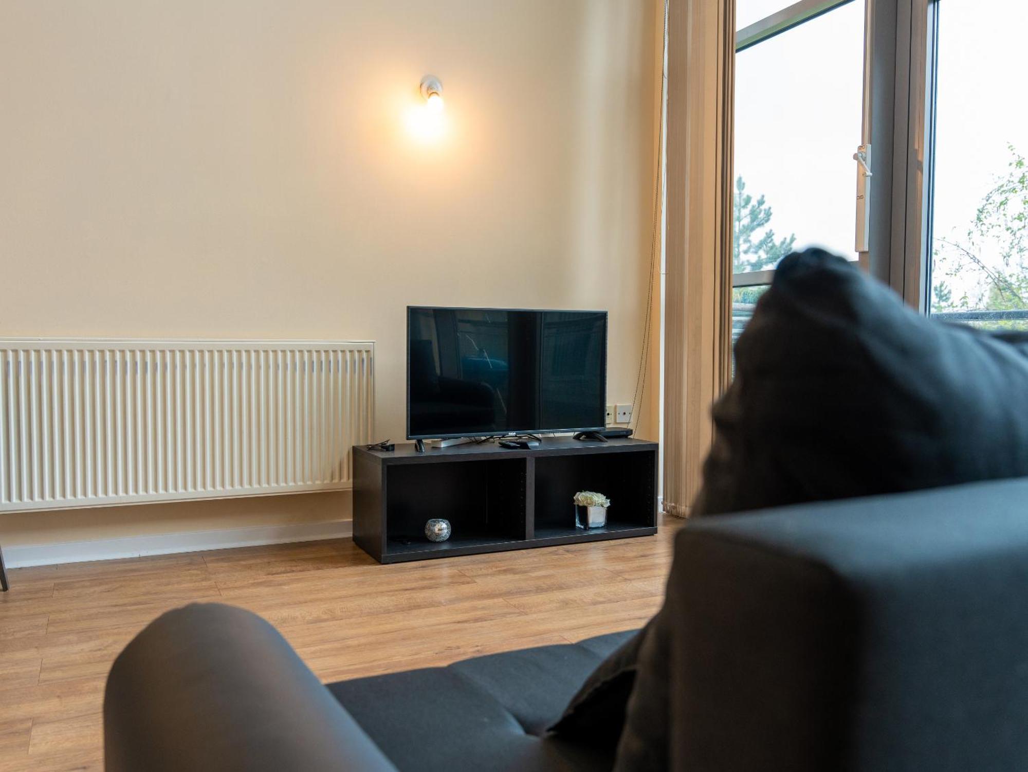 Luxury 2 Bed Apartment - Near Heathrow, Legoland, Windsor Слау Экстерьер фото
