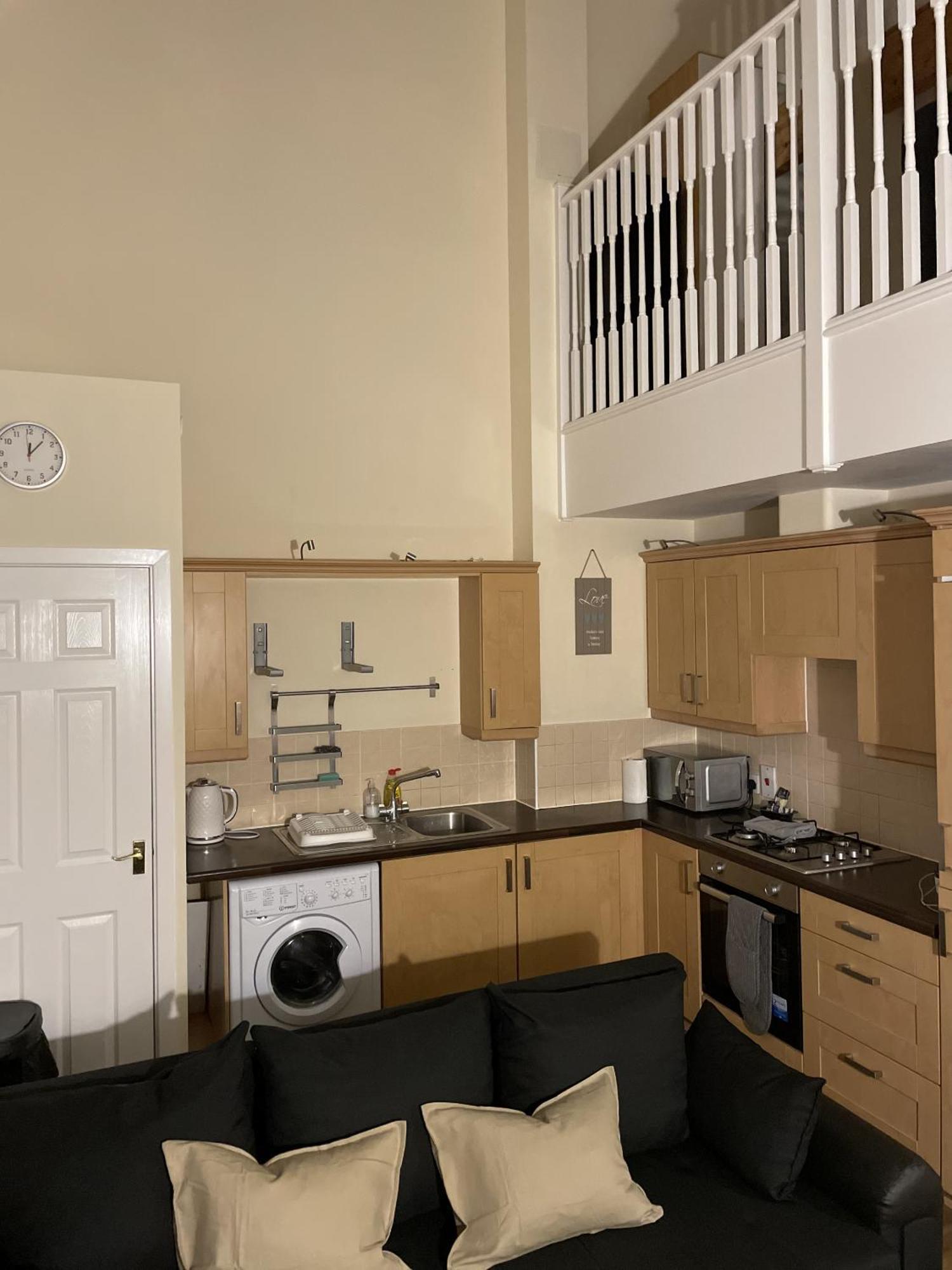 Luxury 2 Bed Apartment - Near Heathrow, Legoland, Windsor Слау Экстерьер фото