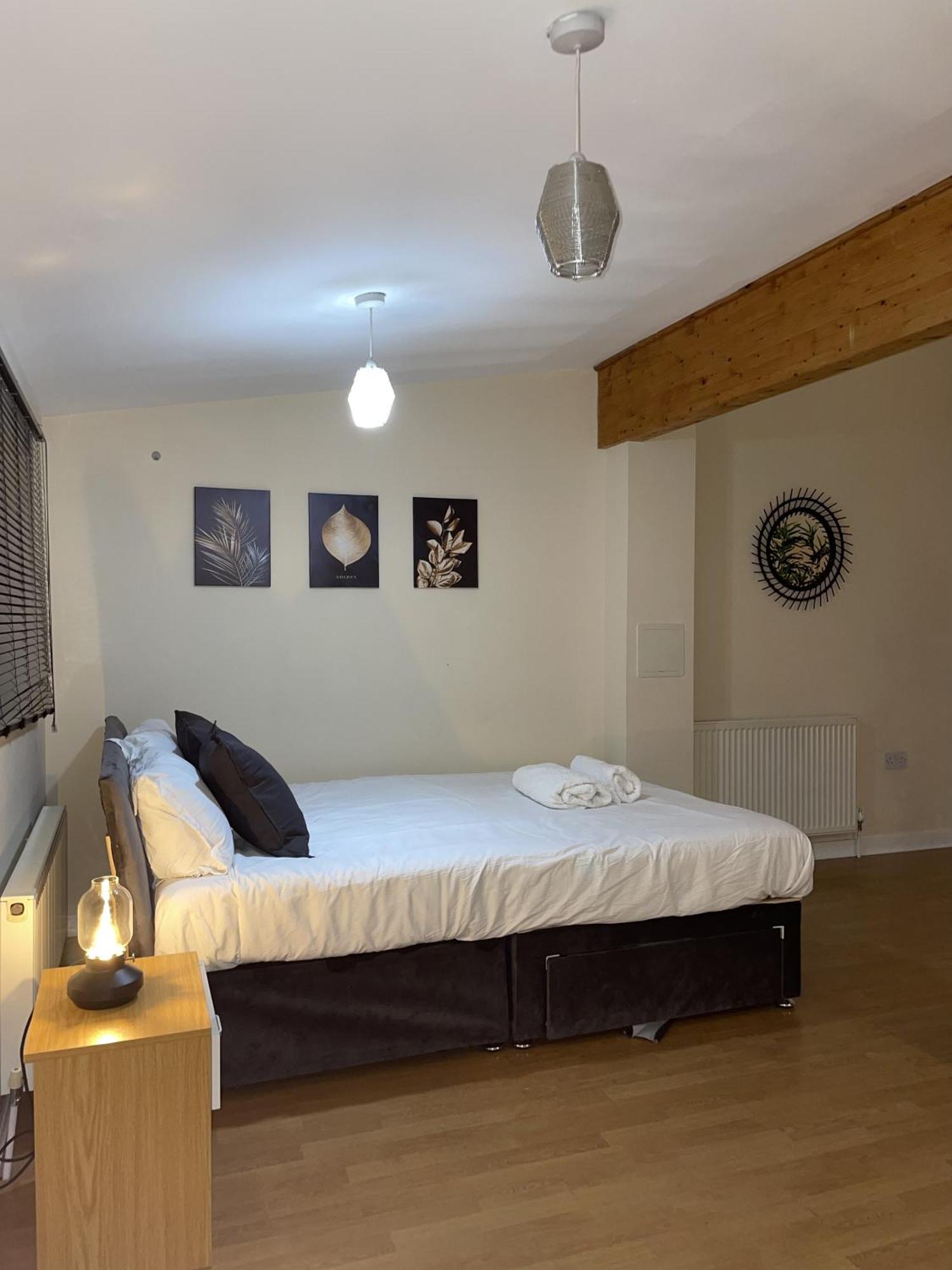 Luxury 2 Bed Apartment - Near Heathrow, Legoland, Windsor Слау Экстерьер фото